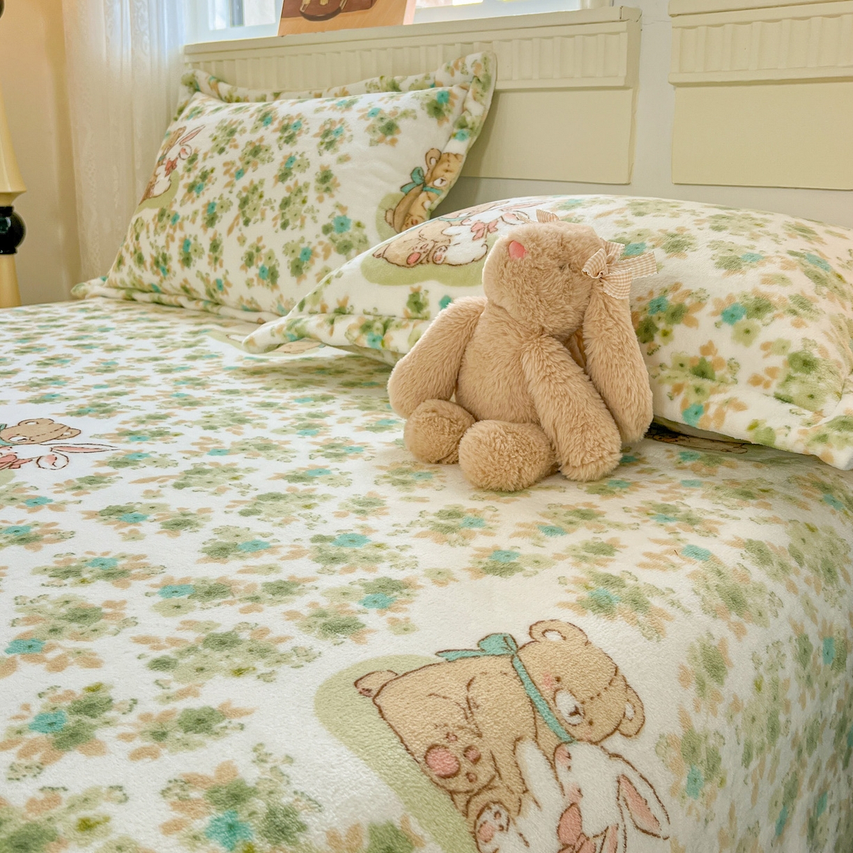 91家纺网 家纺一手货源 找家纺 启发 2025新款高克重双面牛奶绒印花系列床单三件套 花丛