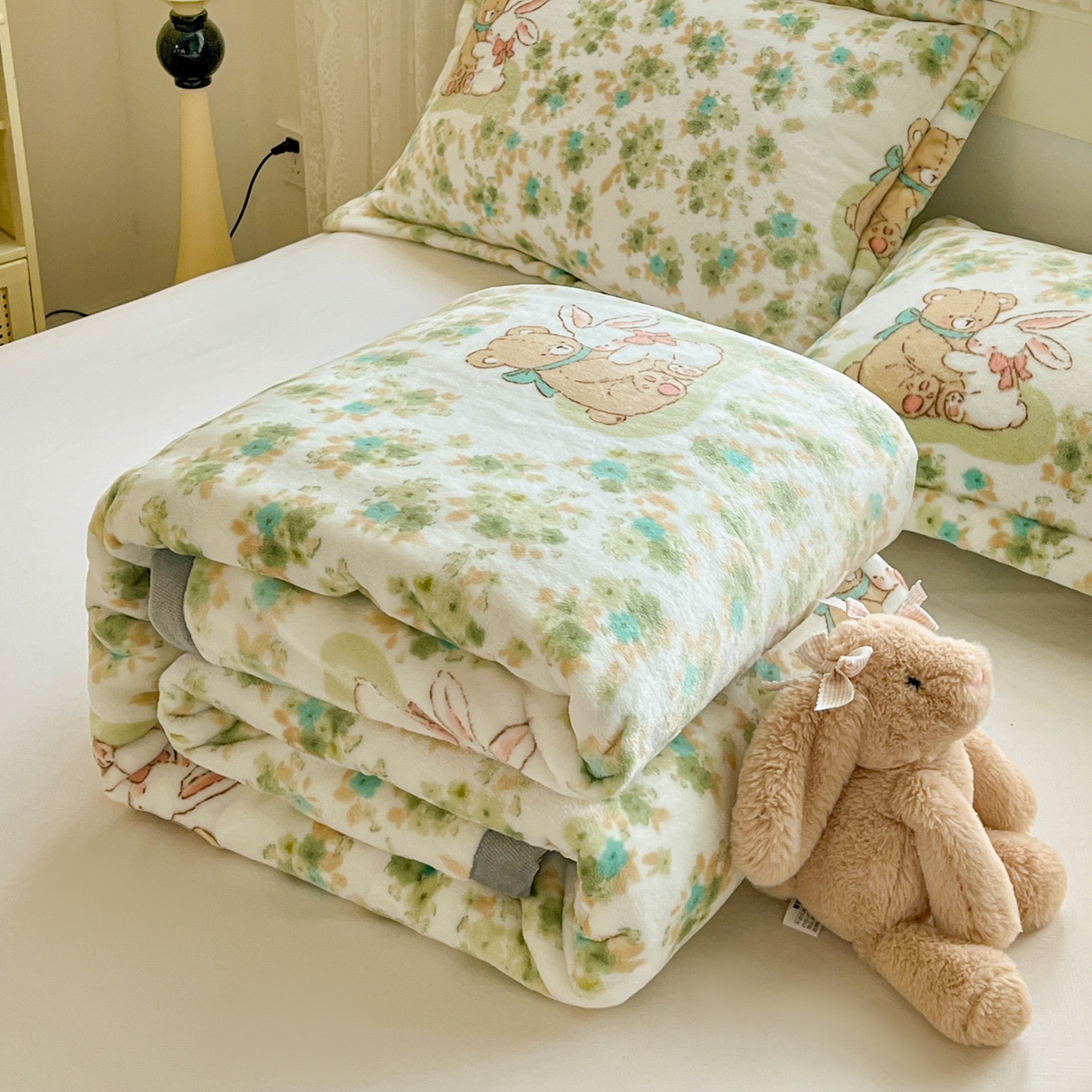 91家纺网 家纺一手货源 找家纺 启发 2025新款高克重双面牛奶绒印花系列床单三件套 花丛