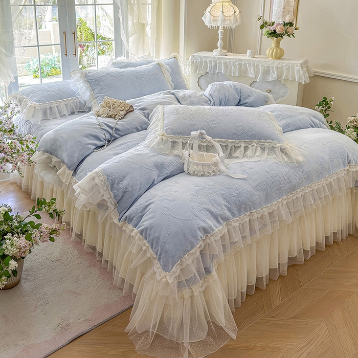 91家纺网 家纺一手货源 找家纺 （总）虹星家纺 2025新款法式雕花牛奶绒花边床盖四件套-星光碟影