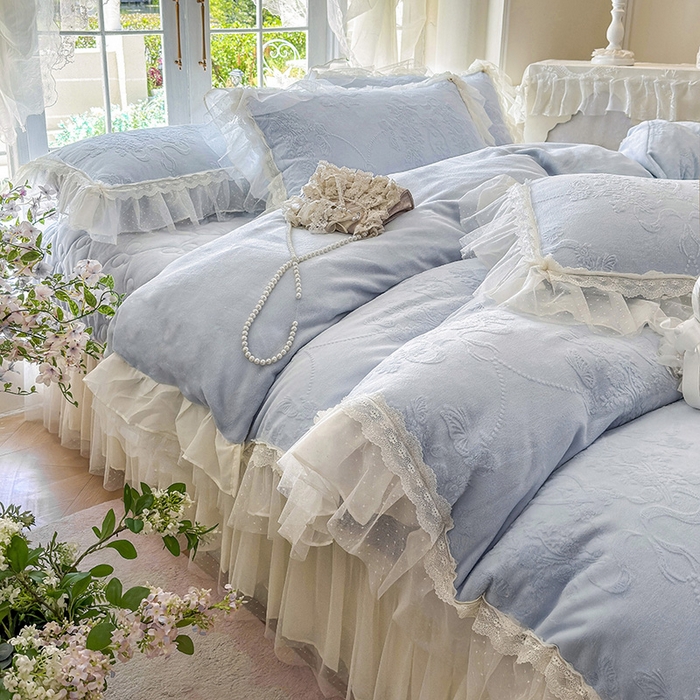 91家纺网 家纺一手货源 找家纺 （总）虹星家纺 2025新款法式雕花牛奶绒花边床盖四件套-星光碟影