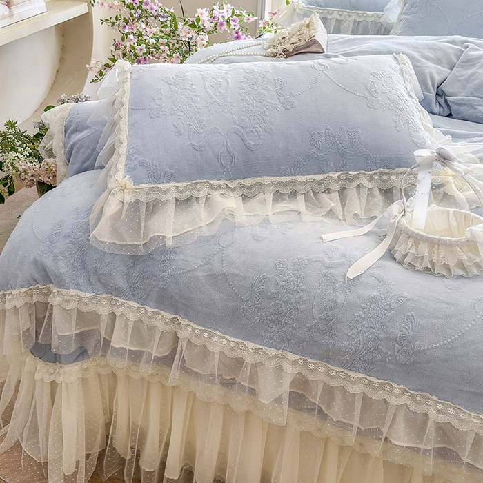 91家纺网 家纺一手货源 找家纺 （总）虹星家纺 2025新款法式雕花牛奶绒花边床盖四件套-星光碟影