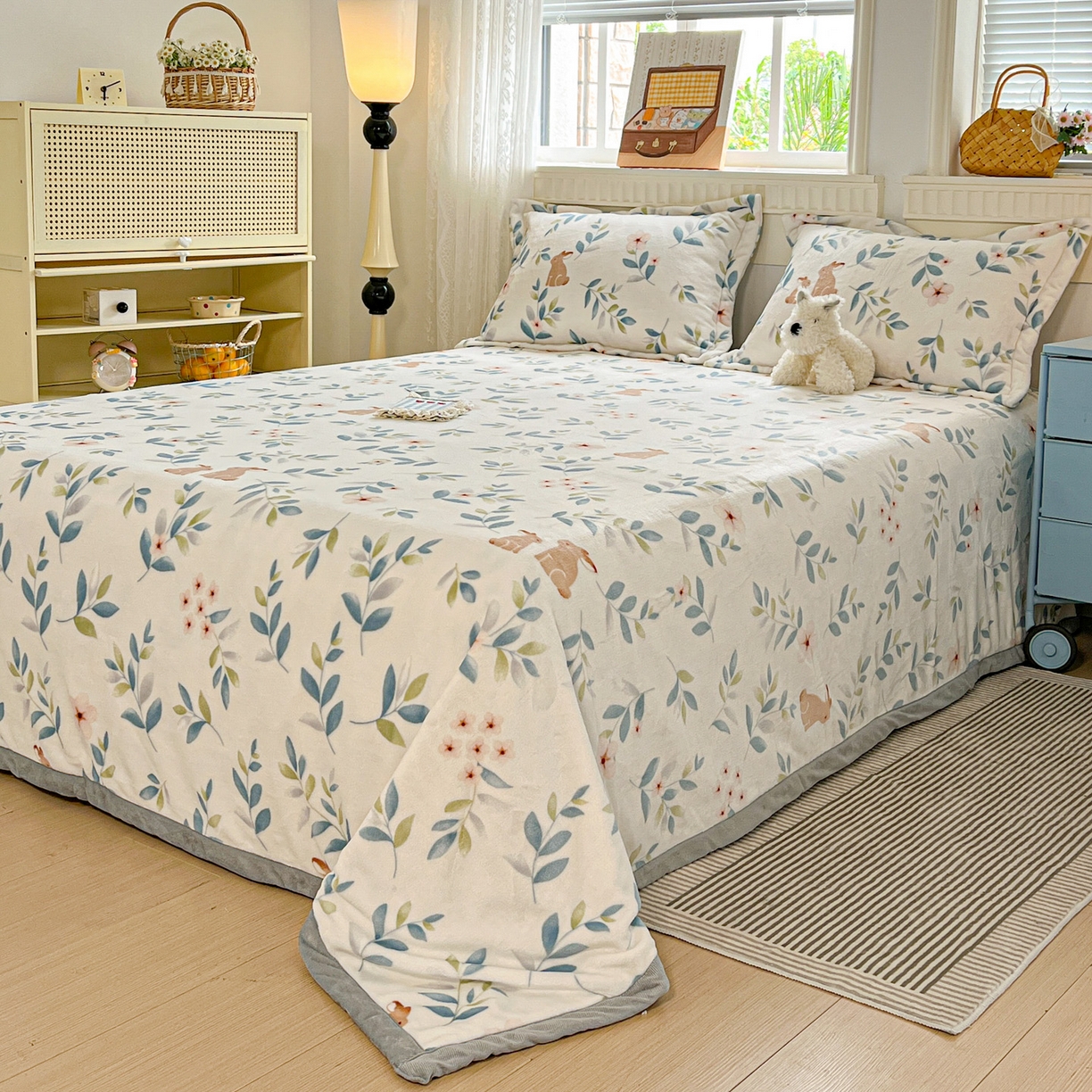 91家纺网 家纺一手货源 找家纺 启发 2025新款高克重双面牛奶绒印花系列床单三件套 花花兔