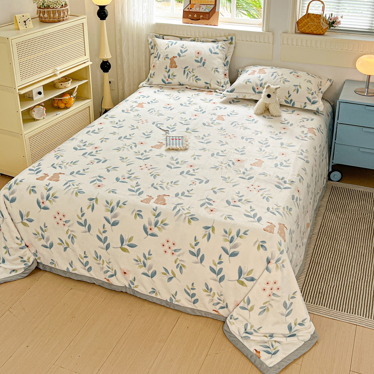 91家纺网 家纺一手货源 找家纺 启发 2025新款高克重双面牛奶绒印花系列床单三件套 花花兔