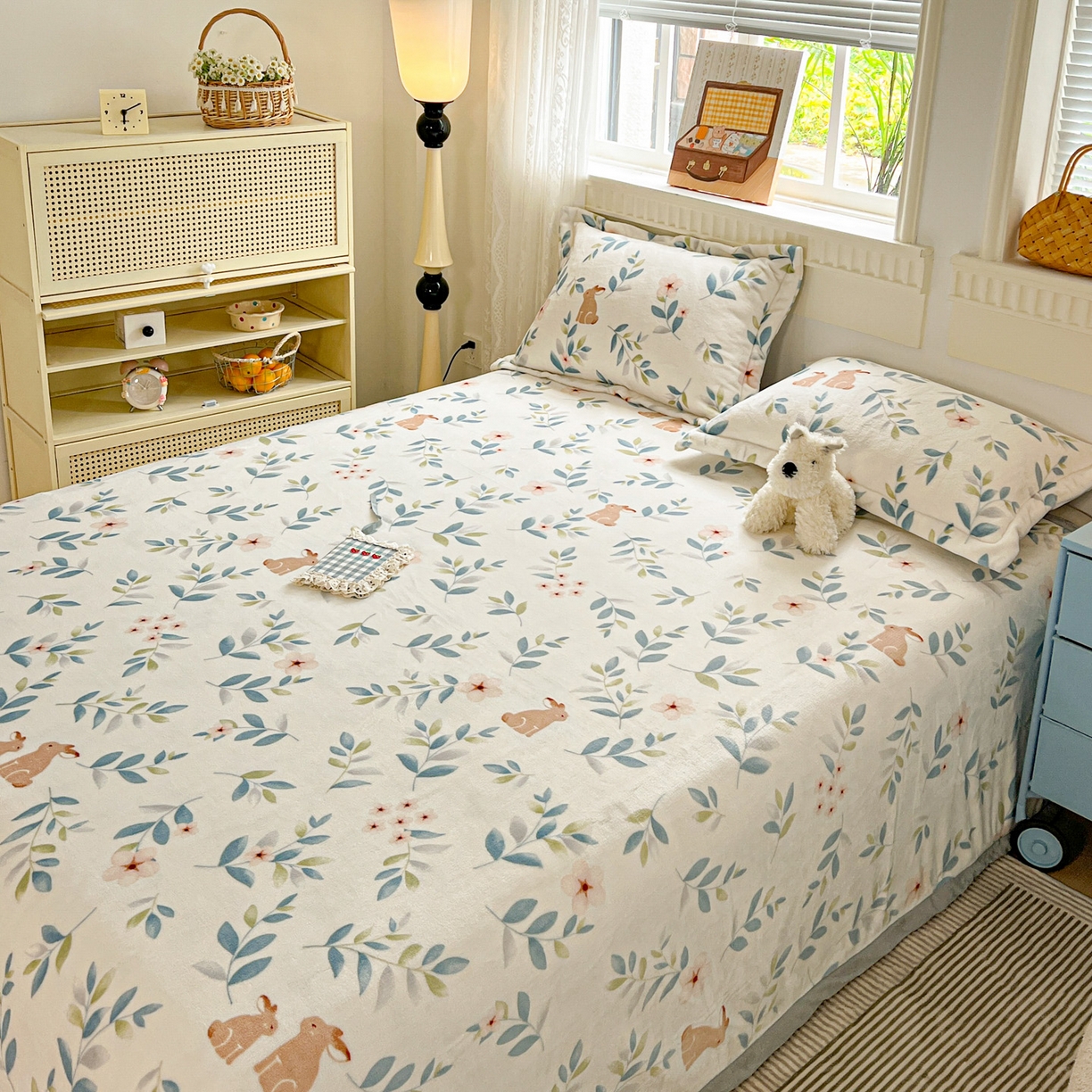 91家纺网 家纺一手货源 找家纺 启发 2025新款高克重双面牛奶绒印花系列床单三件套 花花兔