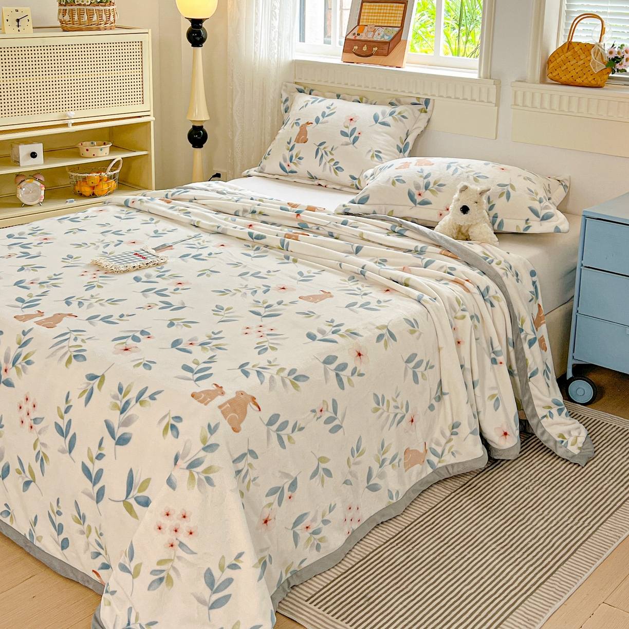 91家纺网 家纺一手货源 找家纺 启发 2025新款高克重双面牛奶绒印花系列床单三件套 花花兔