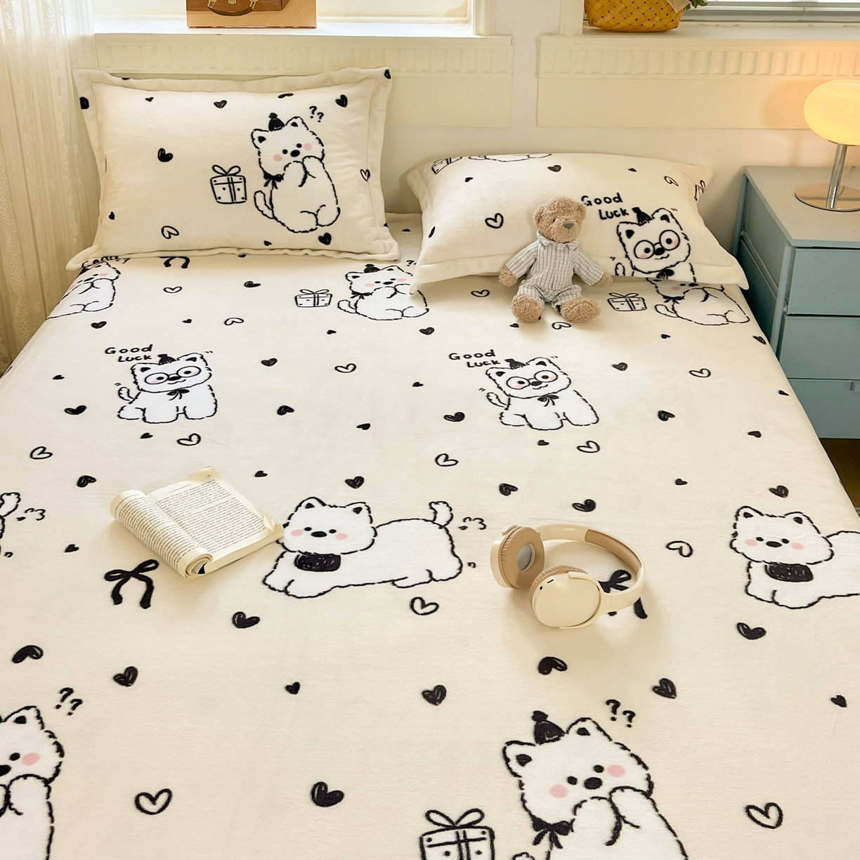 91家纺网 家纺一手货源 找家纺 启发 2025新款高克重双面牛奶绒印花系列床单三件套 假日狗狗