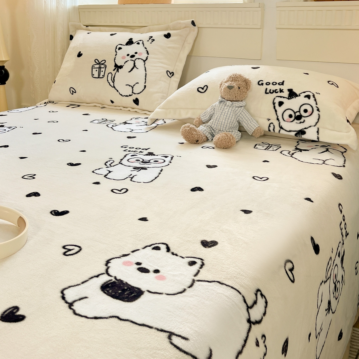 91家纺网 家纺一手货源 找家纺 启发 2025新款高克重双面牛奶绒印花系列床单三件套 假日狗狗