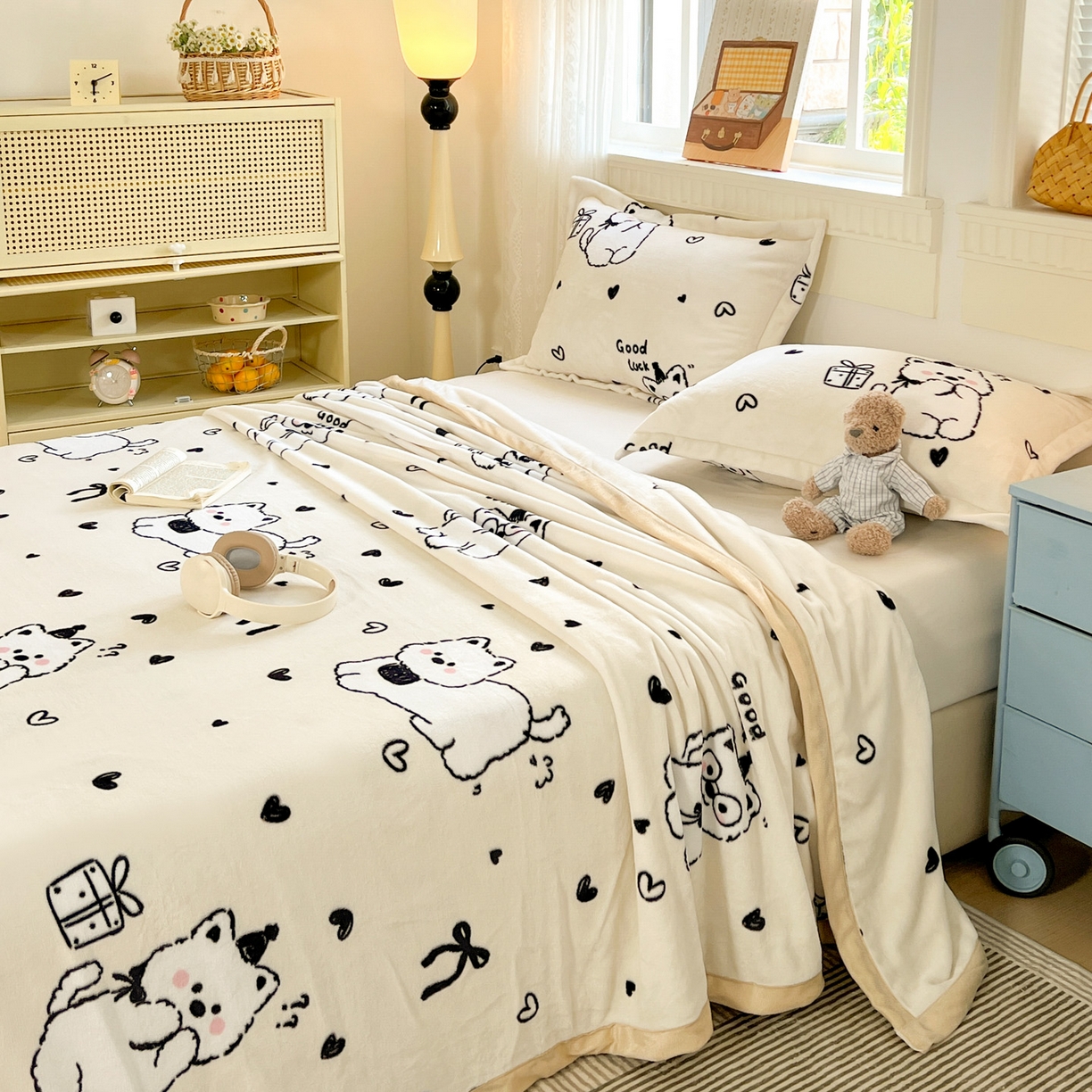 91家纺网 家纺一手货源 找家纺 启发 2025新款高克重双面牛奶绒印花系列床单三件套 假日狗狗