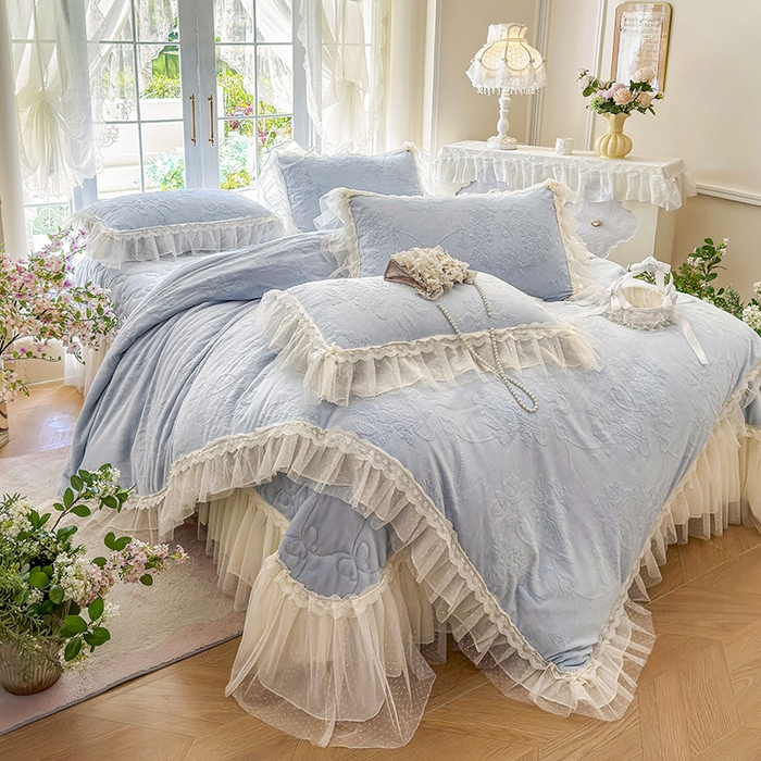 91家纺网 家纺一手货源 找家纺 虹星家纺 2025新款法式雕花牛奶绒花边床盖四件套-星光碟影 星光蝶影-海盐蓝