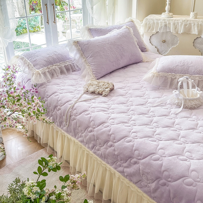 91家纺网 家纺一手货源 找家纺 虹星家纺 2025新款法式雕花牛奶绒花边床盖四件套-星光碟影 星光蝶影-丁香紫