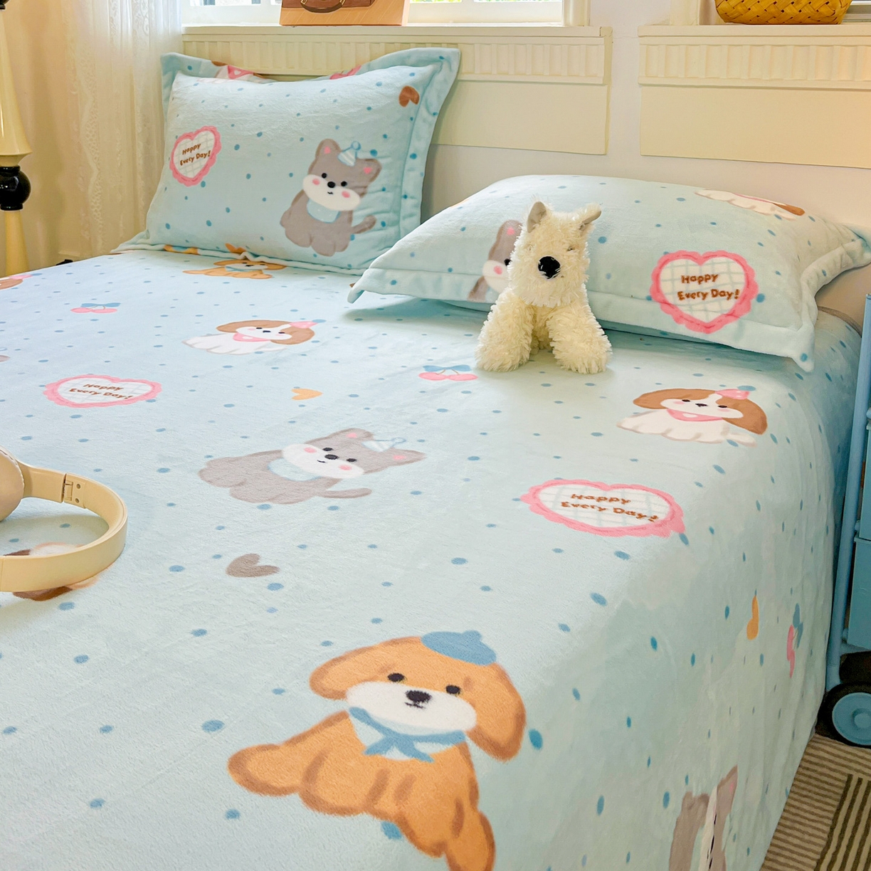 91家纺网 家纺一手货源 找家纺 启发 2025新款高克重双面牛奶绒印花系列床单三件套 开心萌宠