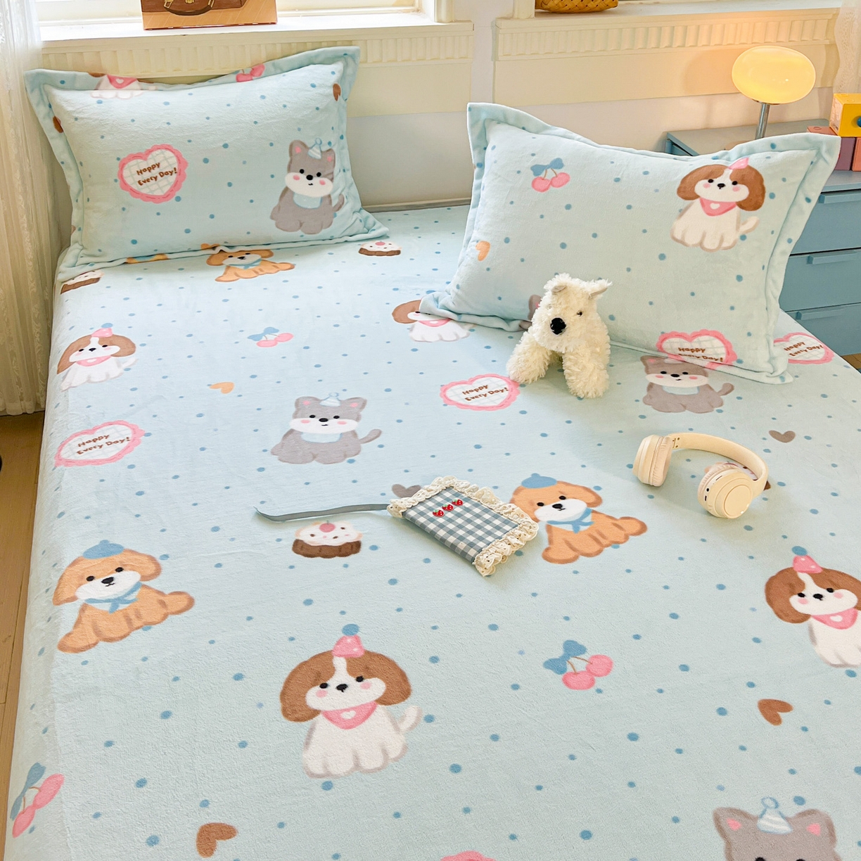 91家纺网 家纺一手货源 找家纺 启发 2025新款高克重双面牛奶绒印花系列床单三件套 开心萌宠