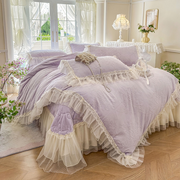 91家纺网 家纺一手货源 找家纺 虹星家纺 2025新款法式雕花牛奶绒花边床盖四件套-星光碟影 星光蝶影-丁香紫