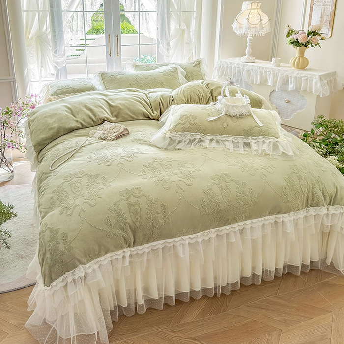 91家纺网 家纺一手货源 找家纺 虹星家纺 2025新款法式雕花牛奶绒花边床盖四件套-星光碟影 星光蝶影-青石绿