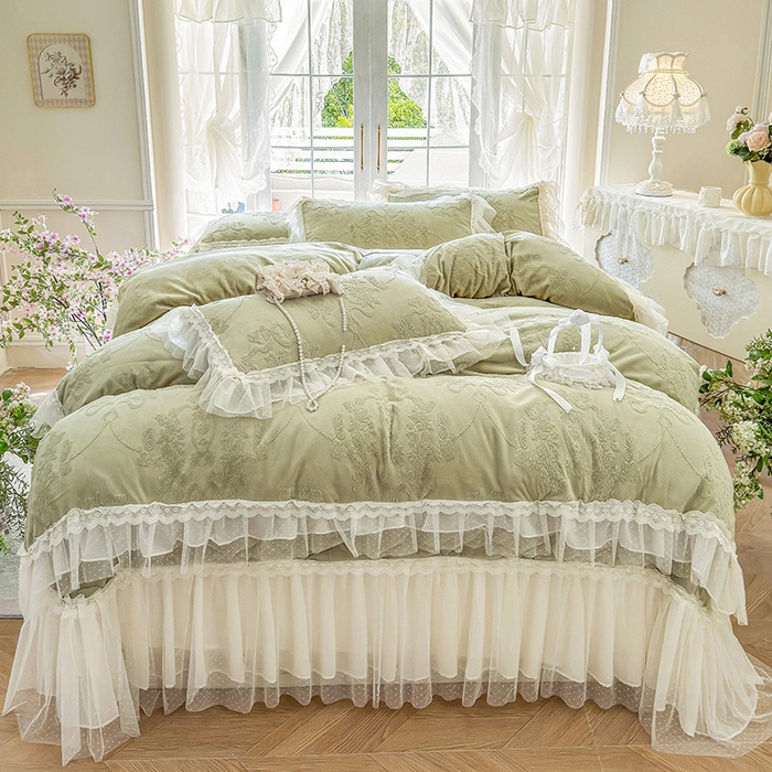 91家纺网 家纺一手货源 找家纺 虹星家纺 2025新款法式雕花牛奶绒花边床盖四件套-星光碟影 星光蝶影-青石绿