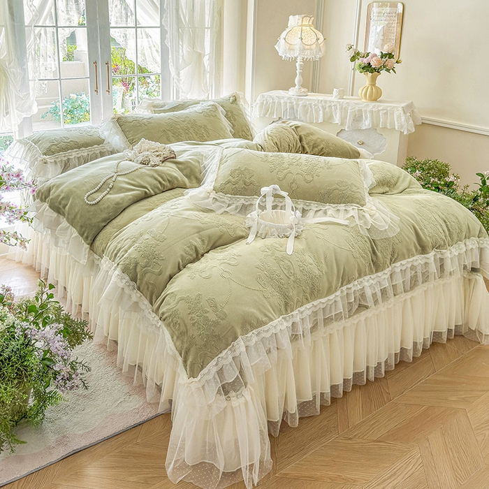 91家纺网 家纺一手货源 找家纺 虹星家纺 2025新款法式雕花牛奶绒花边床盖四件套-星光碟影 星光蝶影-青石绿