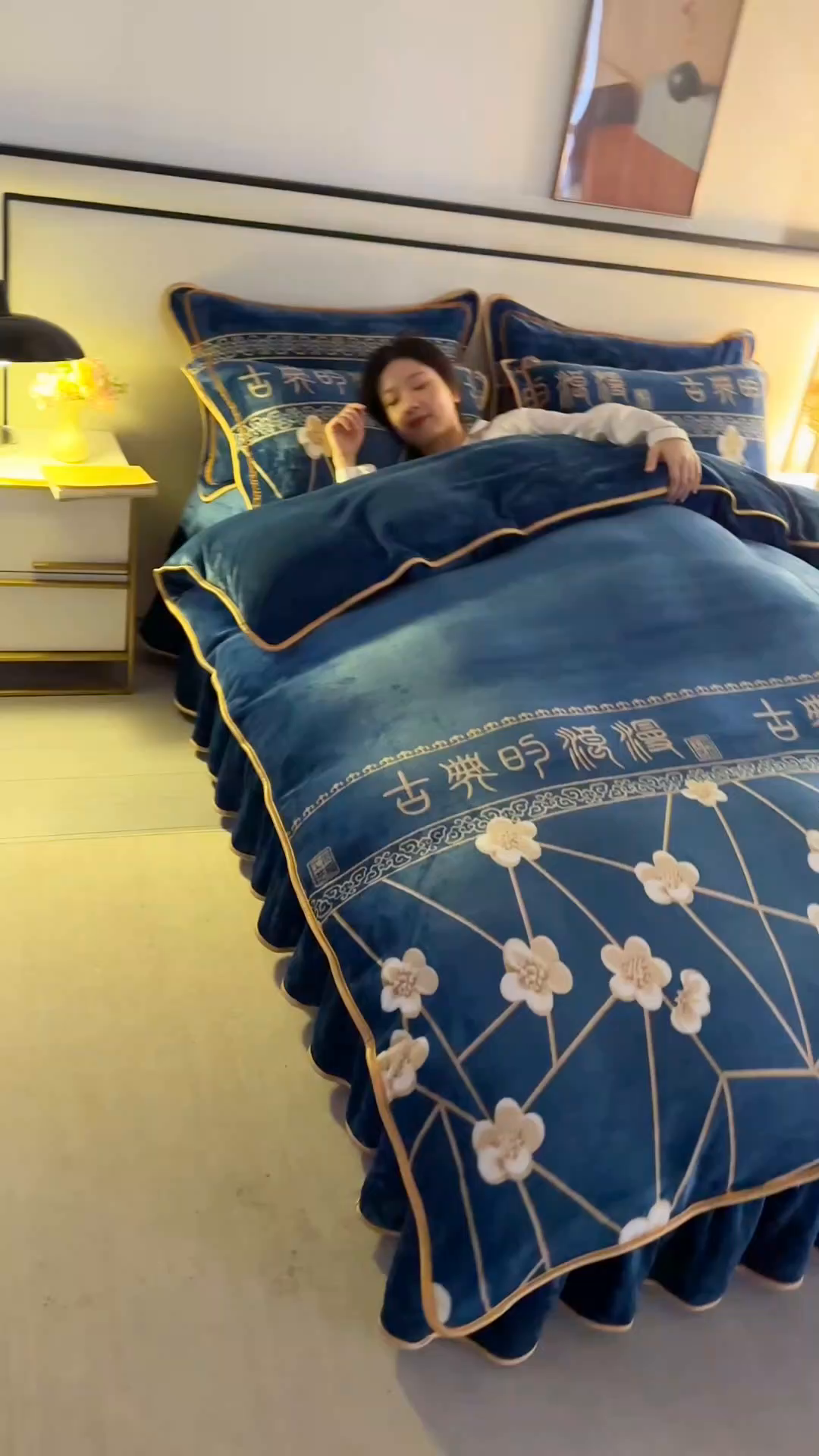 91家纺网 家纺一手货源 找家纺 莱凯家纺 2025新款牛奶绒四件套保暖加厚金貂绒套件玉魄梅香