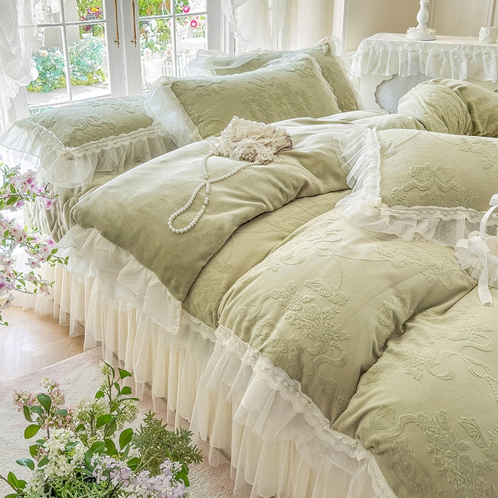 91家纺网 家纺一手货源 找家纺 虹星家纺 2025新款法式雕花牛奶绒花边床盖四件套-星光碟影 星光蝶影-青石绿