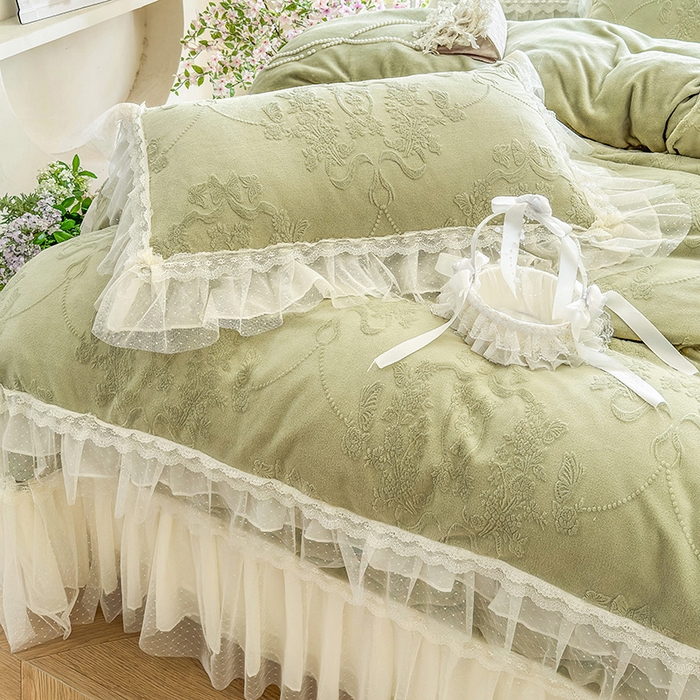 91家纺网 家纺一手货源 找家纺 虹星家纺 2025新款法式雕花牛奶绒花边床盖四件套-星光碟影 星光蝶影-青石绿