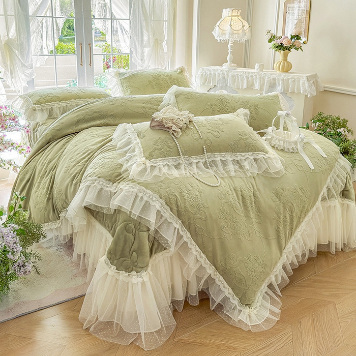 91家纺网 家纺一手货源 找家纺 虹星家纺 2025新款法式雕花牛奶绒花边床盖四件套-星光碟影 星光蝶影-青石绿