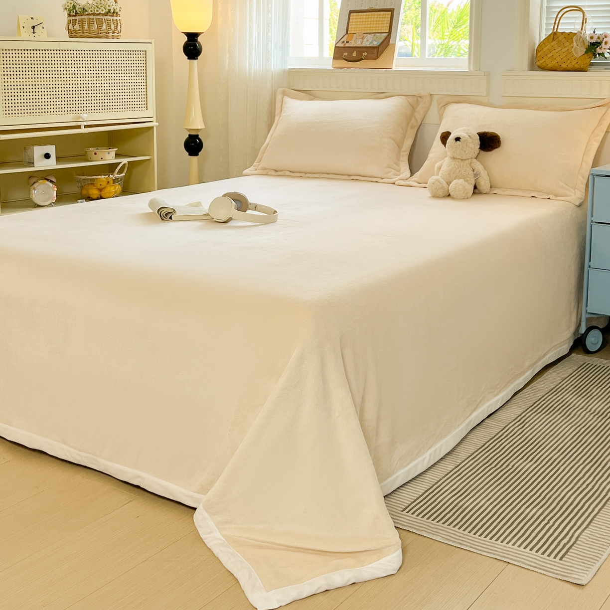 91家纺网 家纺一手货源 找家纺 启发 2025新款高克重双面牛奶绒印花系列床单三件套 米白