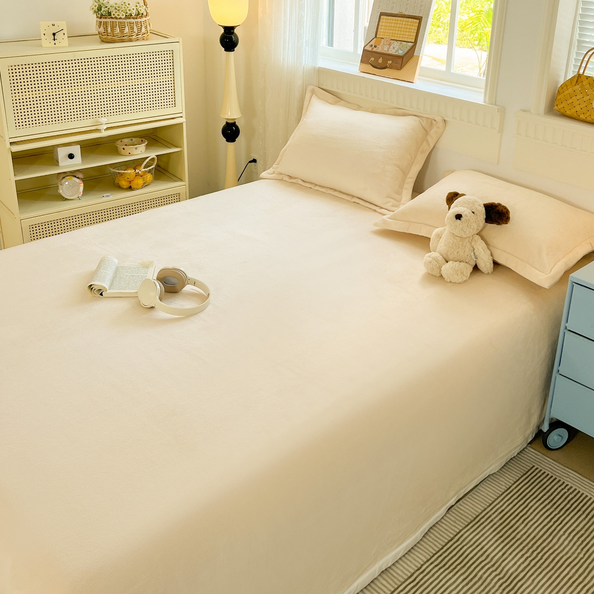 91家纺网 家纺一手货源 找家纺 启发 2025新款高克重双面牛奶绒印花系列床单三件套 米白