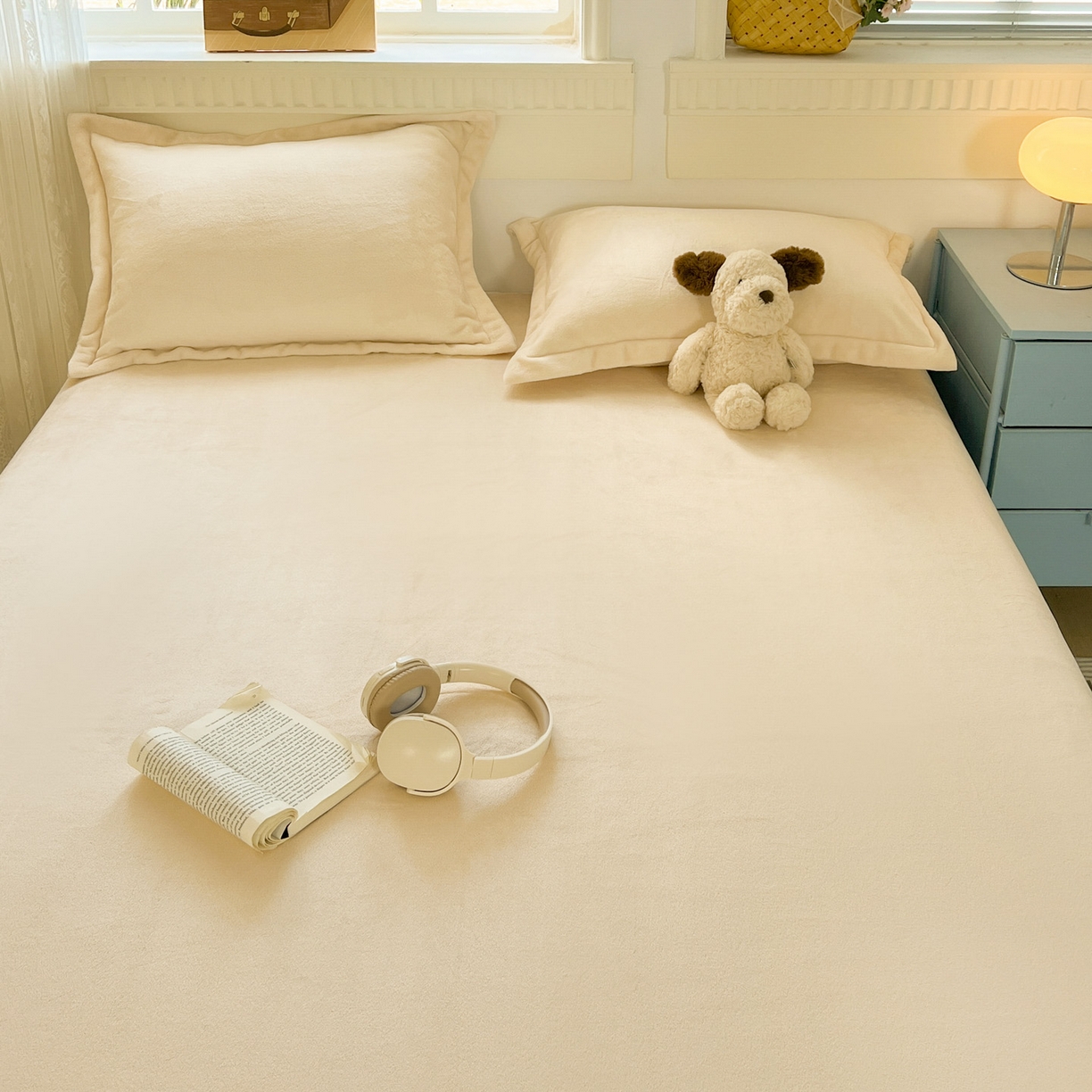 91家纺网 家纺一手货源 找家纺 启发 2025新款高克重双面牛奶绒印花系列床单三件套 米白