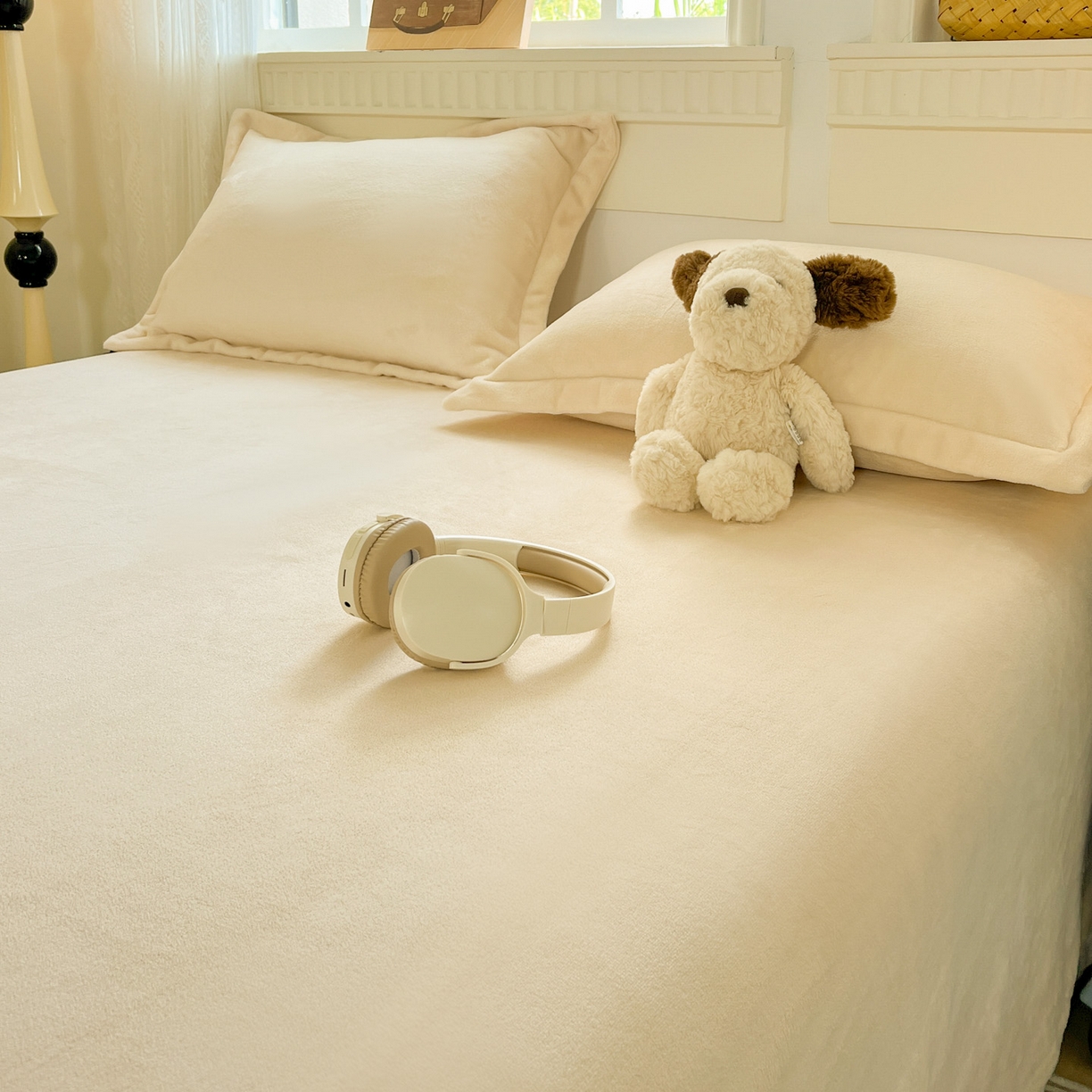 91家纺网 家纺一手货源 找家纺 启发 2025新款高克重双面牛奶绒印花系列床单三件套 米白