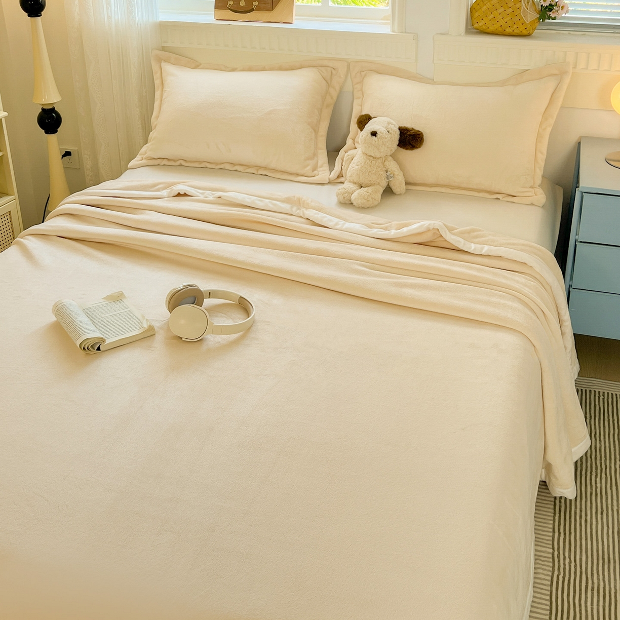 91家纺网 家纺一手货源 找家纺 启发 2025新款高克重双面牛奶绒印花系列床单三件套 米白