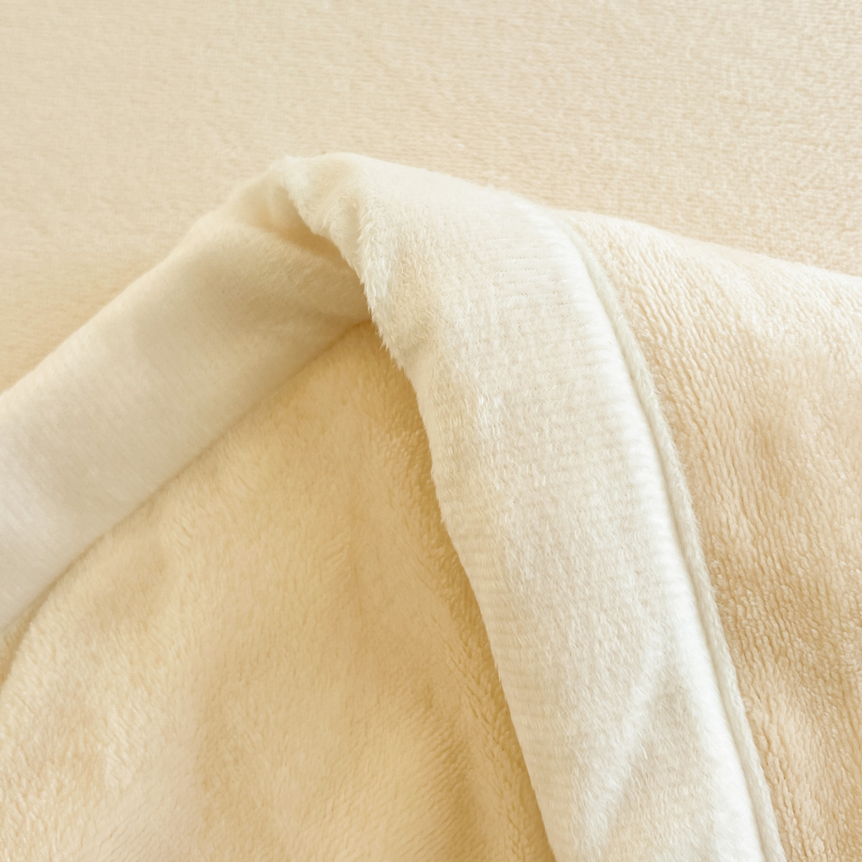 91家纺网 家纺一手货源 找家纺 启发 2025新款高克重双面牛奶绒印花系列床单三件套 米白