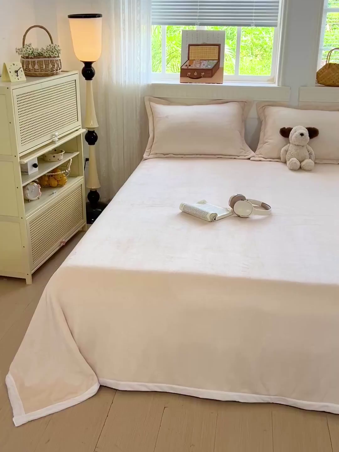 91家纺网 家纺一手货源 找家纺 启发 2025新款高克重双面牛奶绒印花系列床单三件套 米白