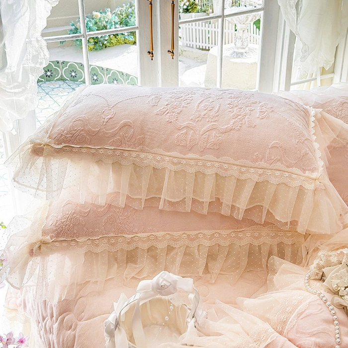 91家纺网 家纺一手货源 找家纺 虹星家纺 2025新款法式雕花牛奶绒花边床盖四件套-星光碟影 星光蝶影-樱花粉