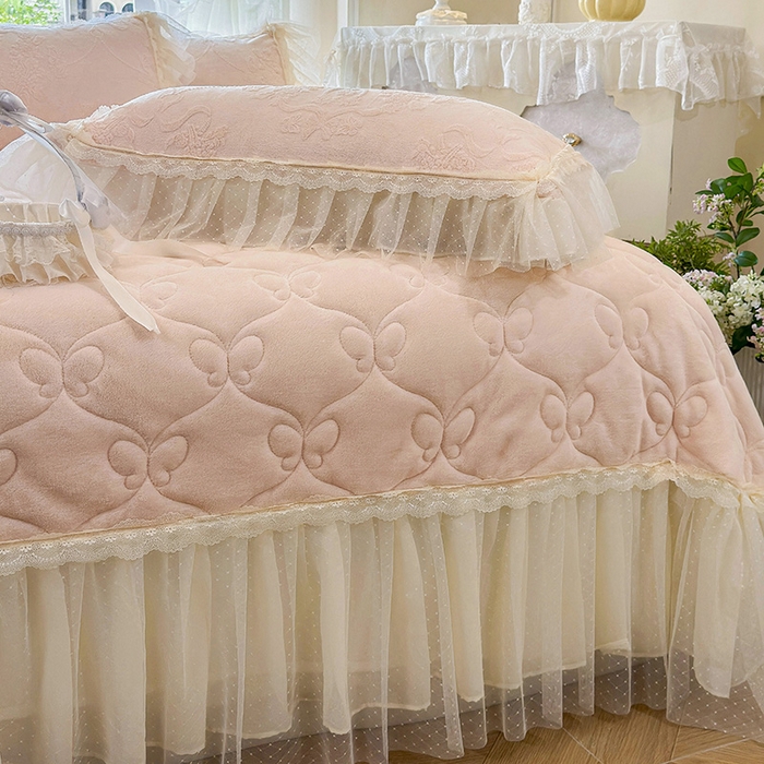 91家纺网 家纺一手货源 找家纺 虹星家纺 2025新款法式雕花牛奶绒花边床盖四件套-星光碟影 星光蝶影-樱花粉