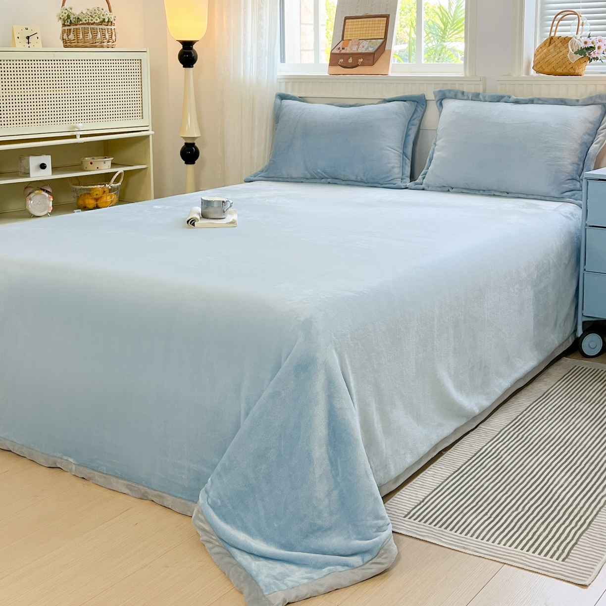 91家纺网 家纺一手货源 找家纺 启发 2025新款高克重双面牛奶绒印花系列床单三件套 天蓝