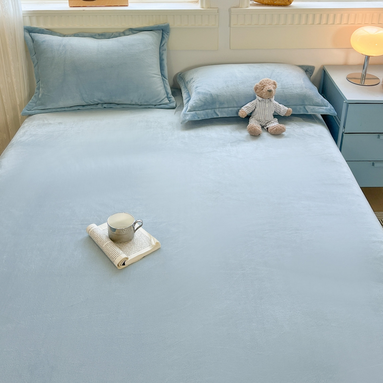 91家纺网 家纺一手货源 找家纺 启发 2025新款高克重双面牛奶绒印花系列床单三件套 天蓝