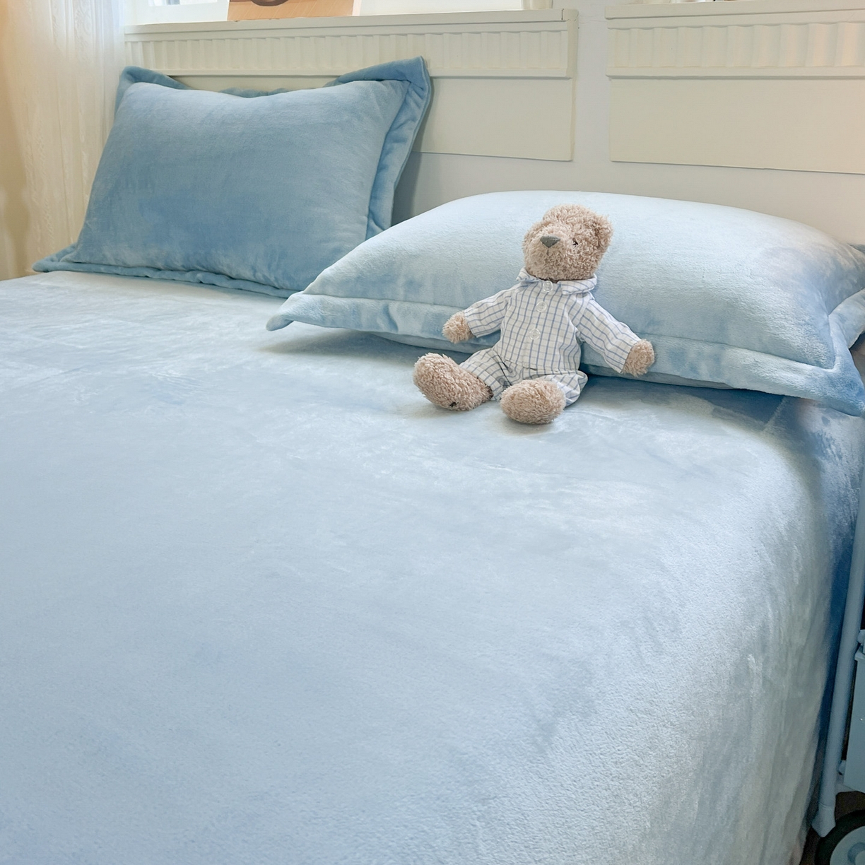 91家纺网 家纺一手货源 找家纺 启发 2025新款高克重双面牛奶绒印花系列床单三件套 天蓝