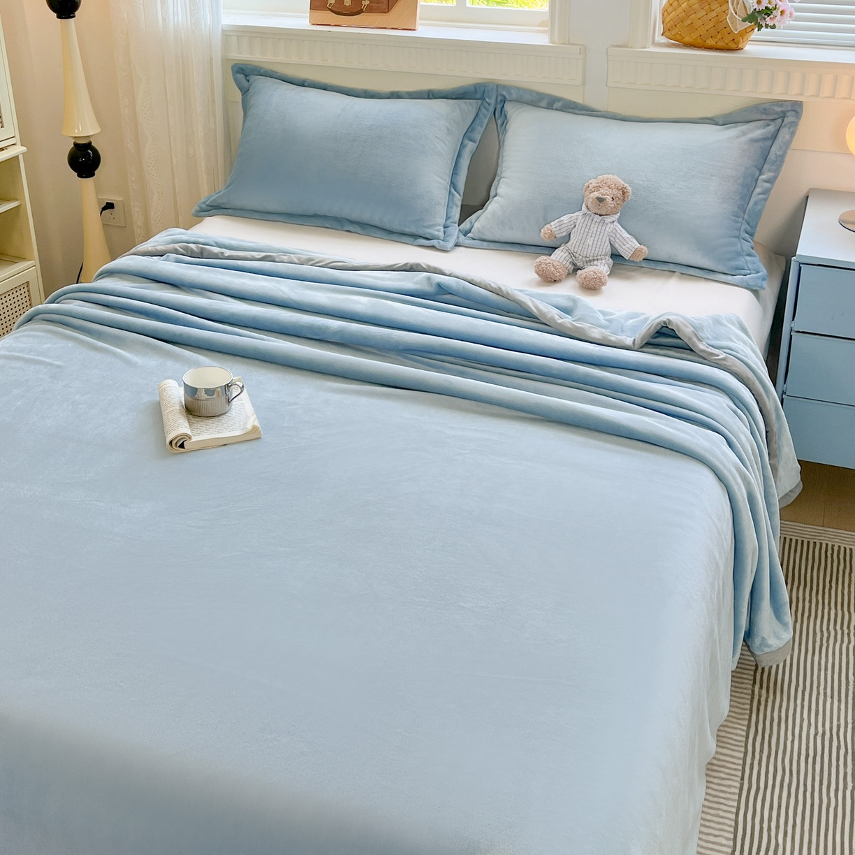 91家纺网 家纺一手货源 找家纺 启发 2025新款高克重双面牛奶绒印花系列床单三件套 天蓝