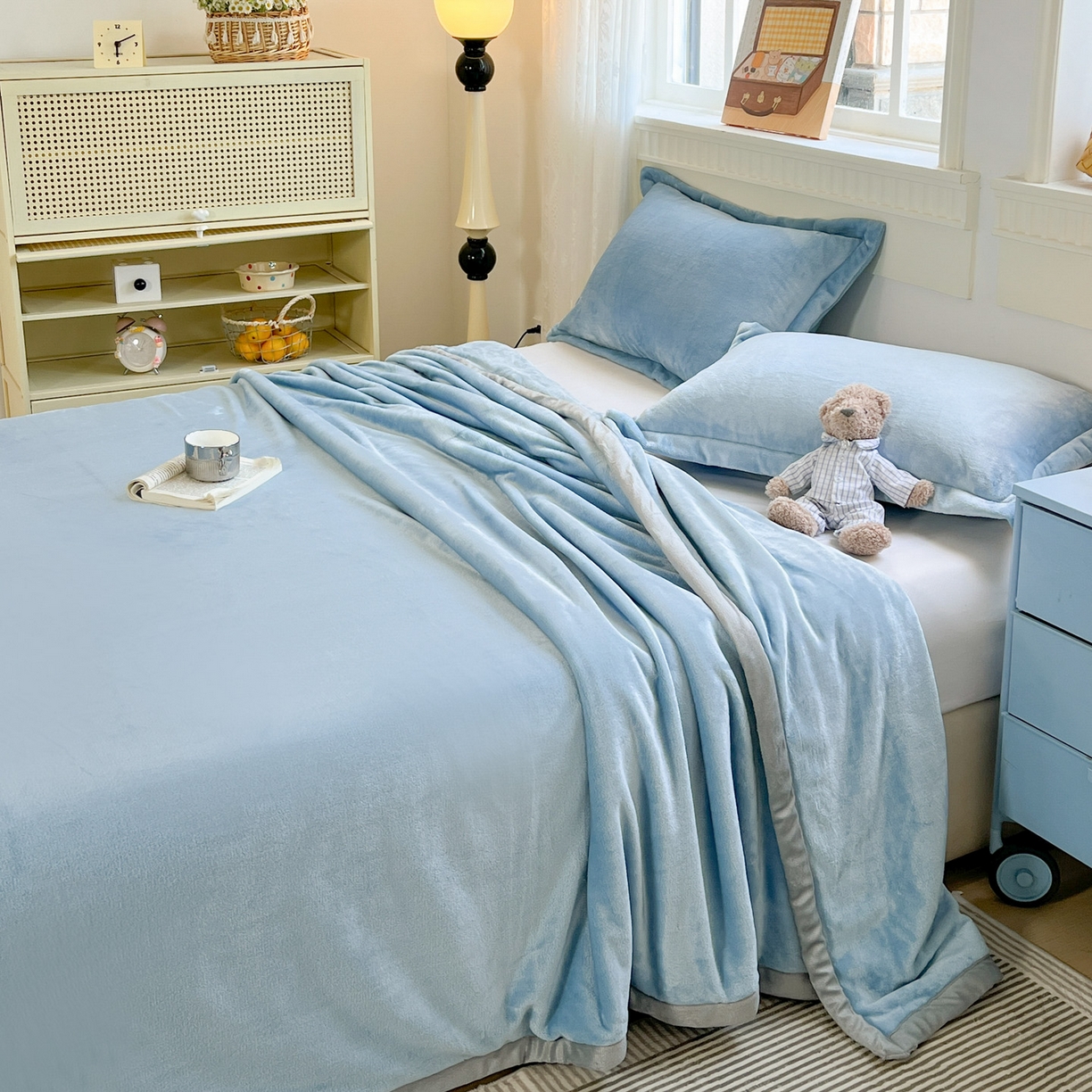 91家纺网 家纺一手货源 找家纺 启发 2025新款高克重双面牛奶绒印花系列床单三件套 天蓝