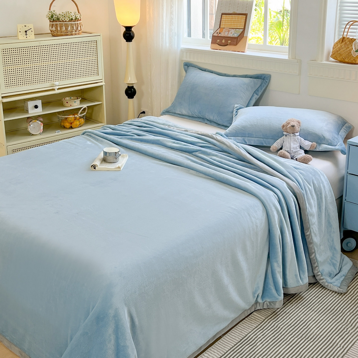 91家纺网 家纺一手货源 找家纺 启发 2025新款高克重双面牛奶绒印花系列床单三件套 天蓝