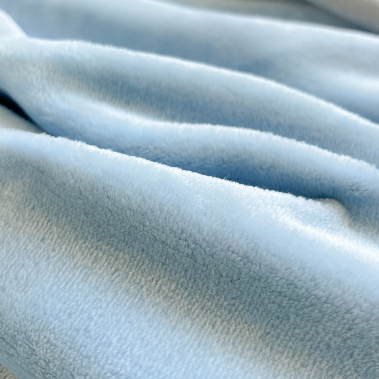 91家纺网 家纺一手货源 找家纺 启发 2025新款高克重双面牛奶绒印花系列床单三件套 天蓝