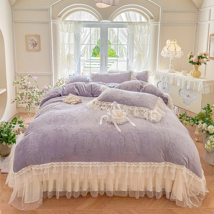 91家纺网 家纺一手货源 找家纺 虹星家纺 2025新款法式雕花牛奶绒花边床盖四件套-星光碟影 星光蝶影-紫雾色