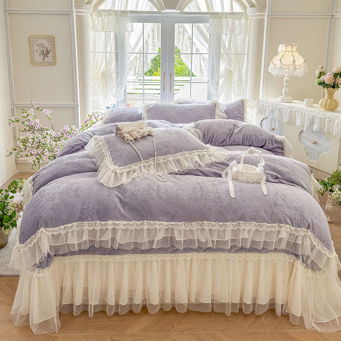 91家纺网 家纺一手货源 找家纺 虹星家纺 2025新款法式雕花牛奶绒花边床盖四件套-星光碟影 星光蝶影-紫雾色
