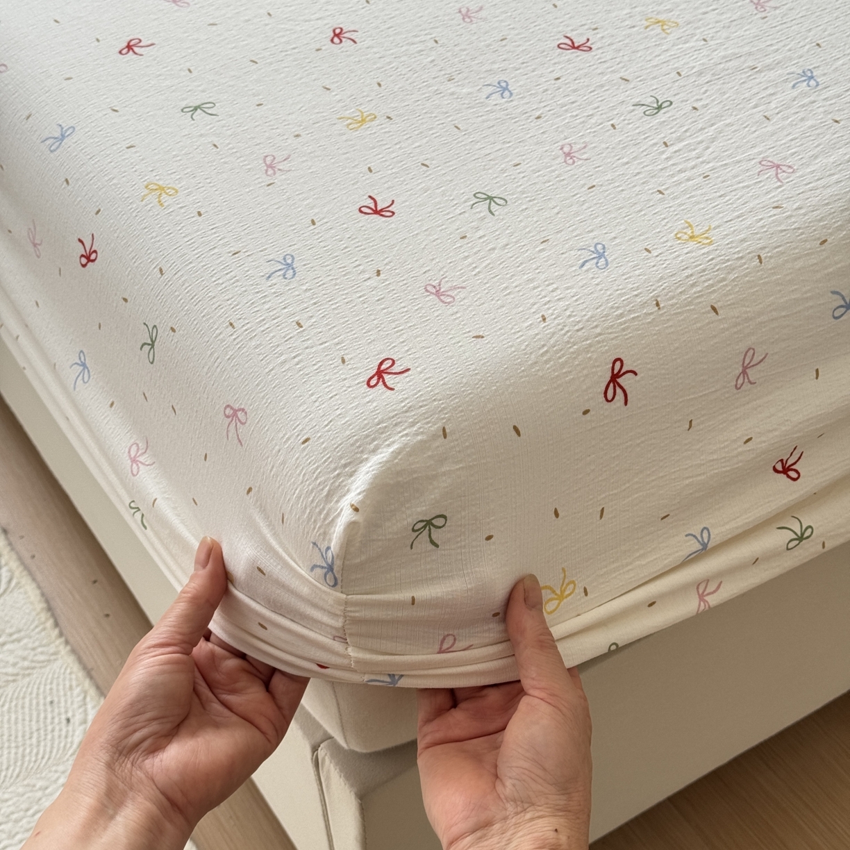 91家纺网 家纺一手货源 找家纺 叠派家纺 2025新款A类双层纱提花单品床笠系列 彩色蝴蝶结