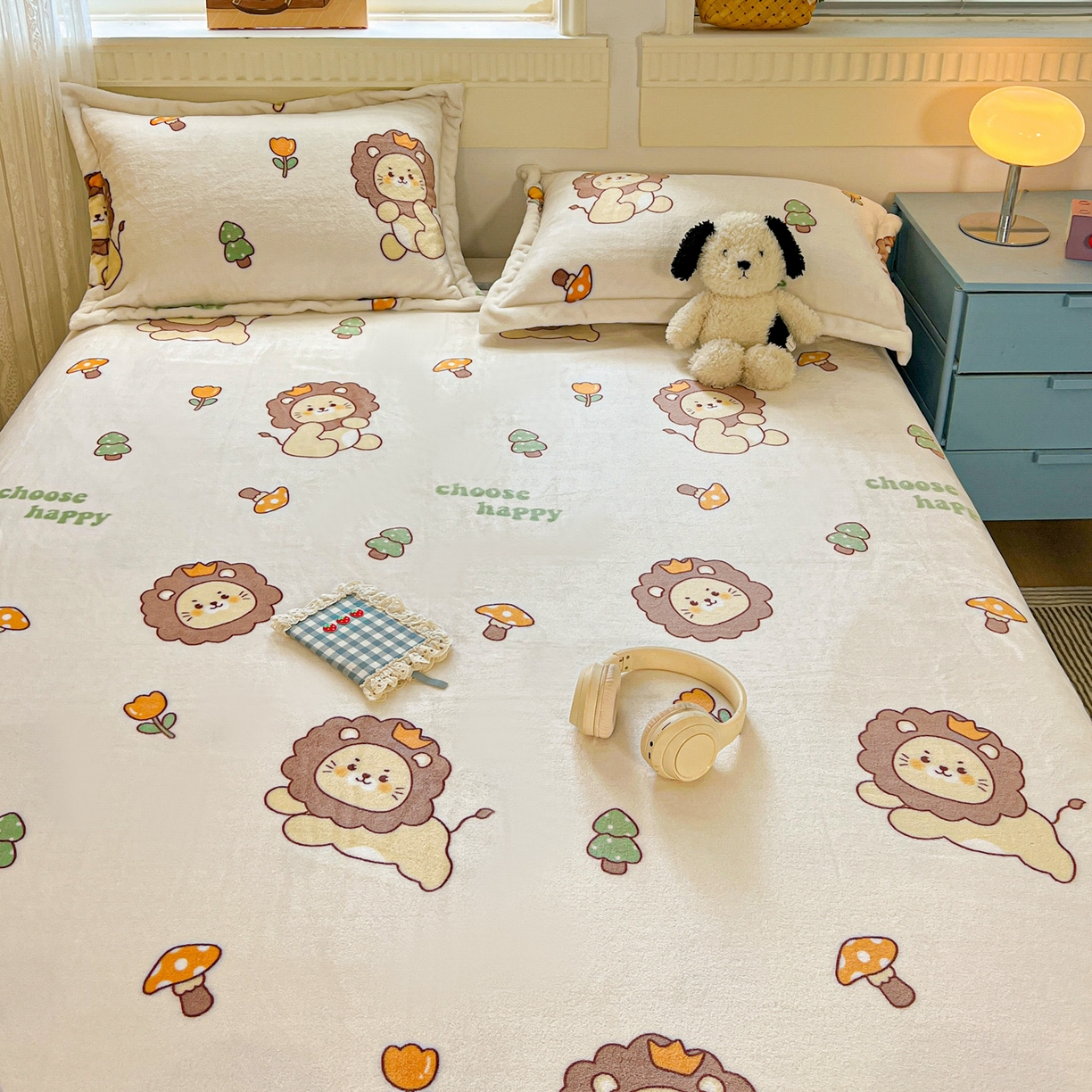 91家纺网 家纺一手货源 找家纺 启发 2025新款高克重双面牛奶绒印花系列床单三件套 小狮子