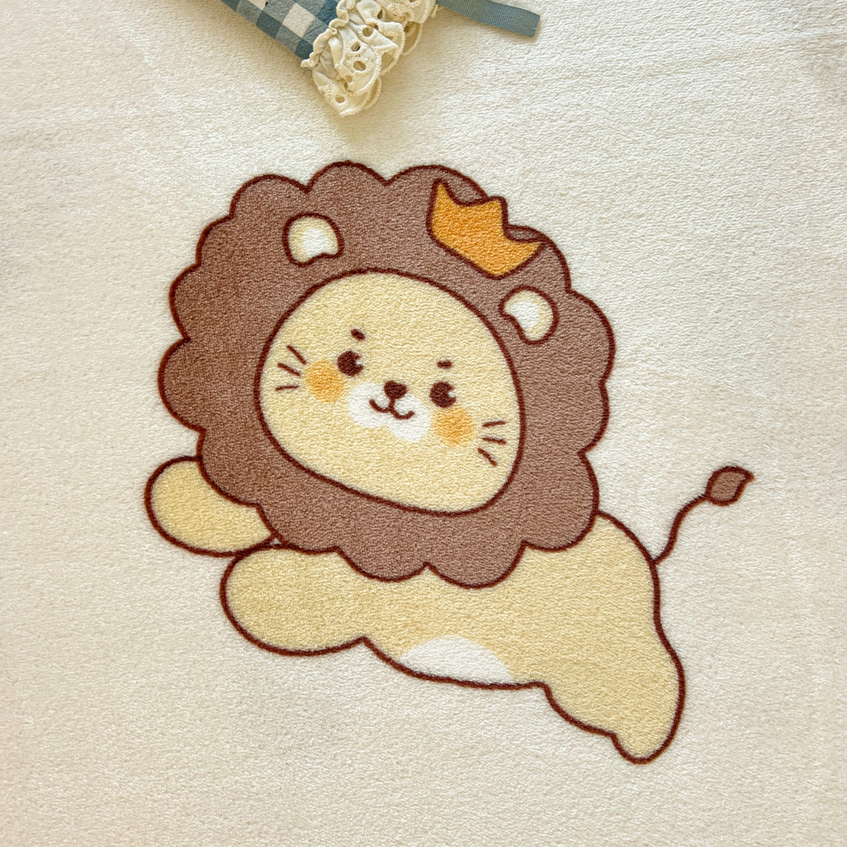 91家纺网 家纺一手货源 找家纺 启发 2025新款高克重双面牛奶绒印花系列床单三件套 小狮子