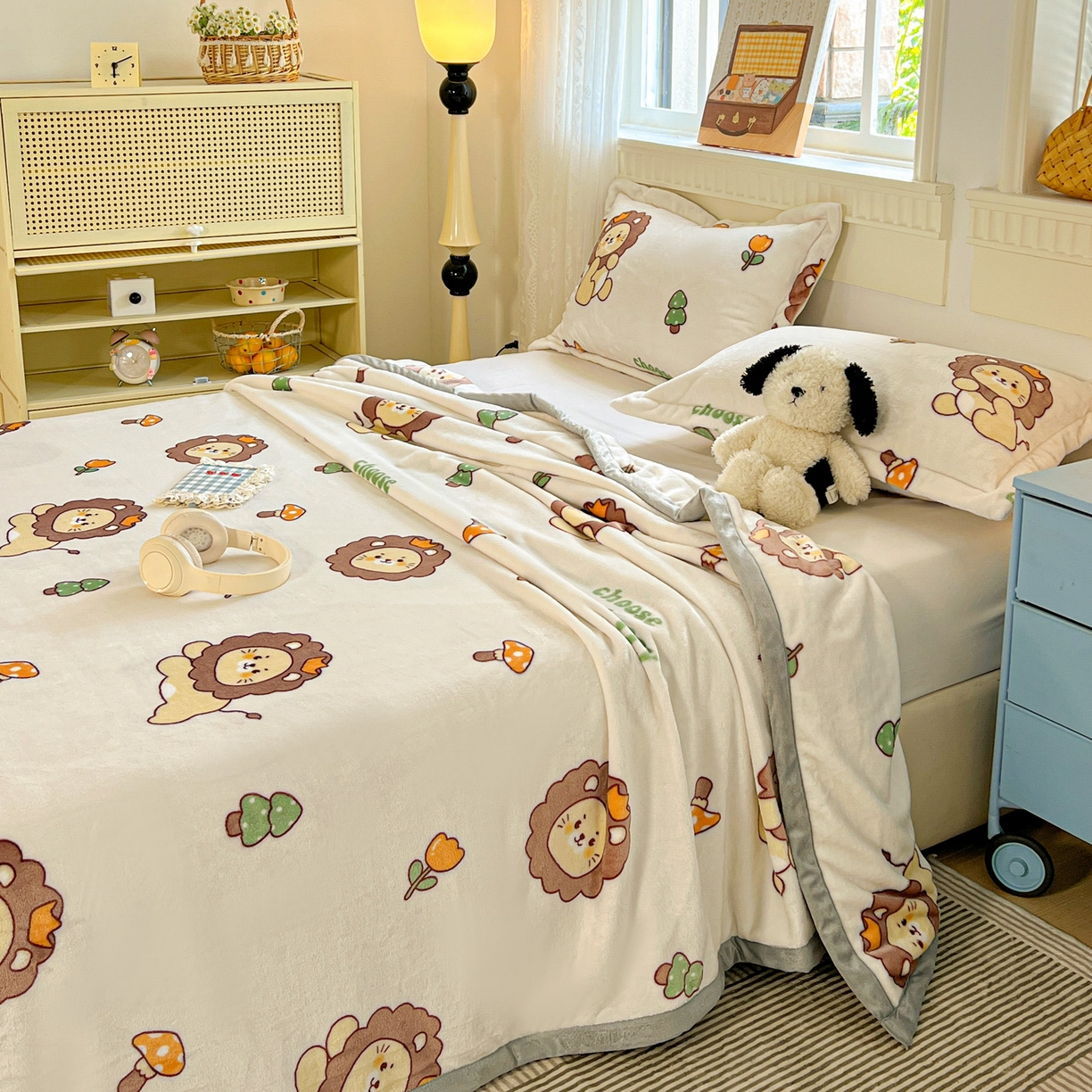 91家纺网 家纺一手货源 找家纺 启发 2025新款高克重双面牛奶绒印花系列床单三件套 小狮子