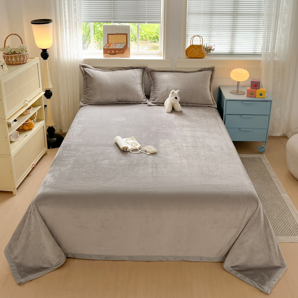 91家纺网 家纺一手货源 找家纺 启发 2025新款高克重双面牛奶绒印花系列床单三件套 银灰