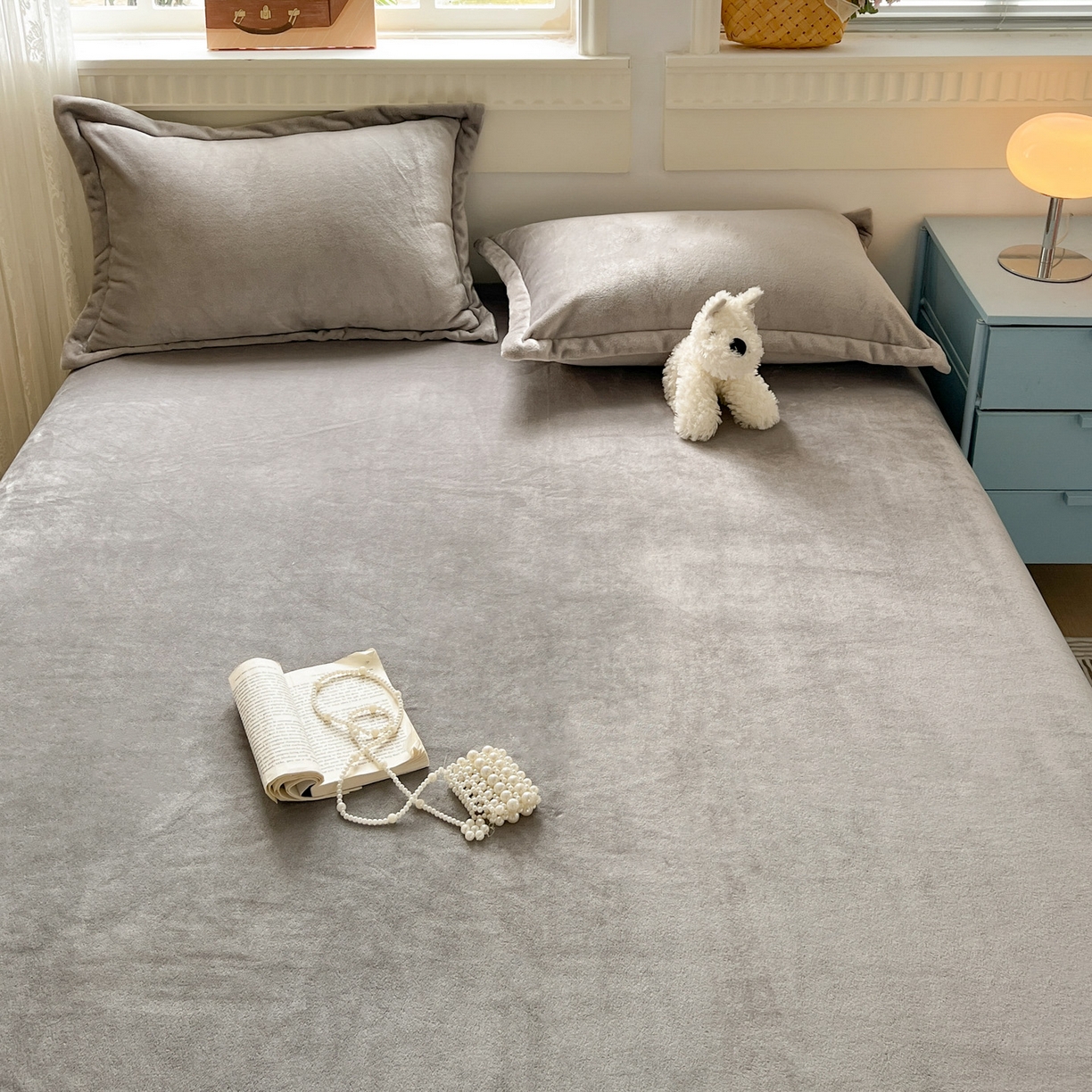 91家纺网 家纺一手货源 找家纺 启发 2025新款高克重双面牛奶绒印花系列床单三件套 银灰