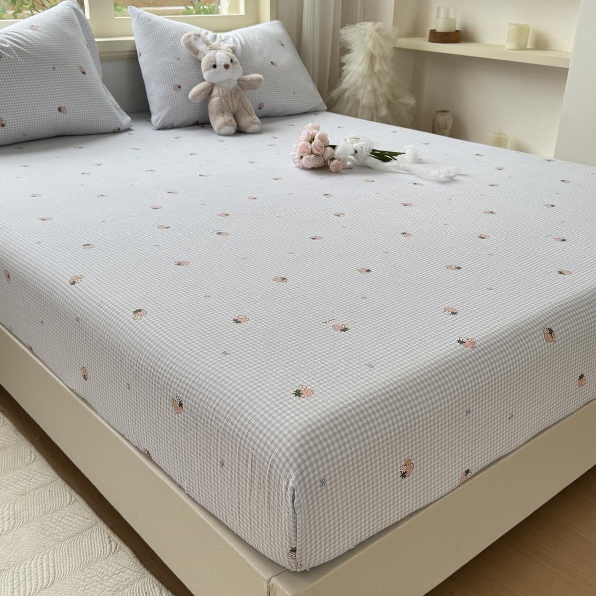 91家纺网 家纺一手货源 找家纺 叠派家纺 2025新款A类双层纱提花单品床笠系列 清新草莓