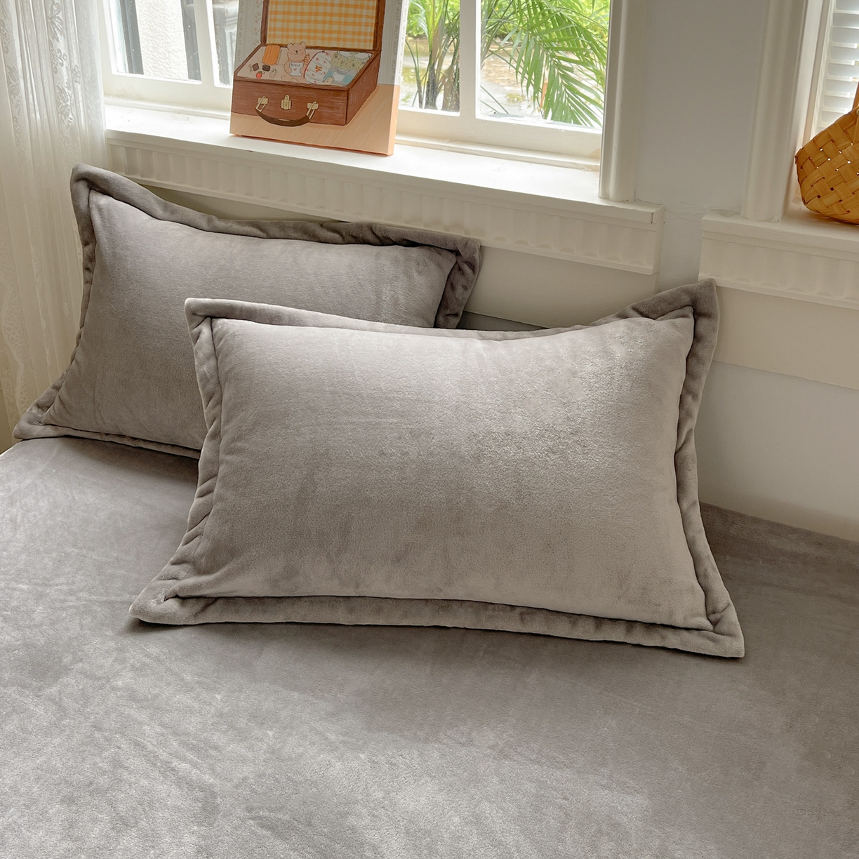 91家纺网 家纺一手货源 找家纺 启发 2025新款高克重双面牛奶绒印花系列床单三件套 银灰